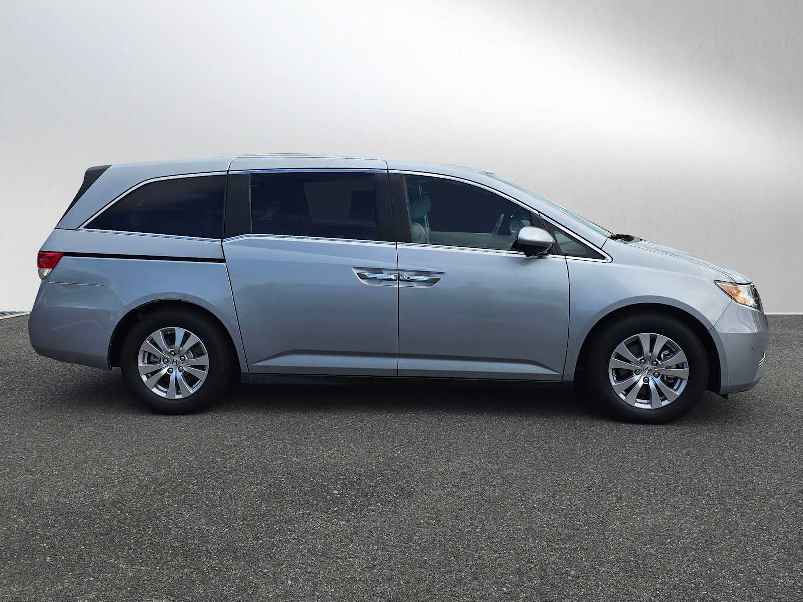 2016 Honda Odyssey EX-L photo 2