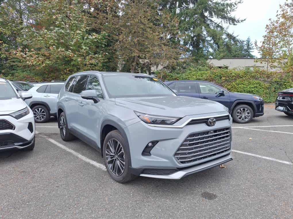 2025 Toyota Highlander Hybrid MAX Platinum photo 2