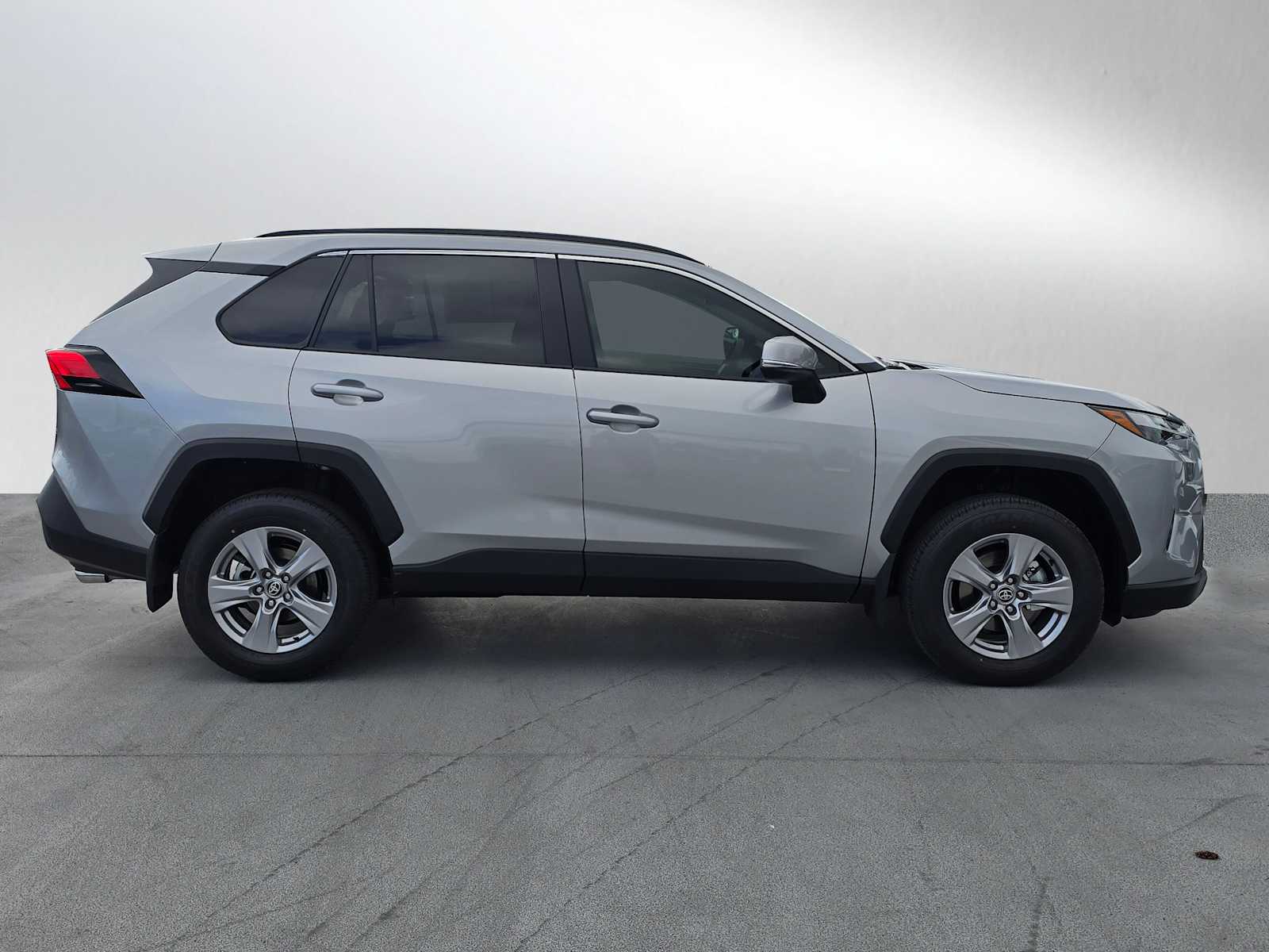 2025 Toyota RAV4 XLE photo 2