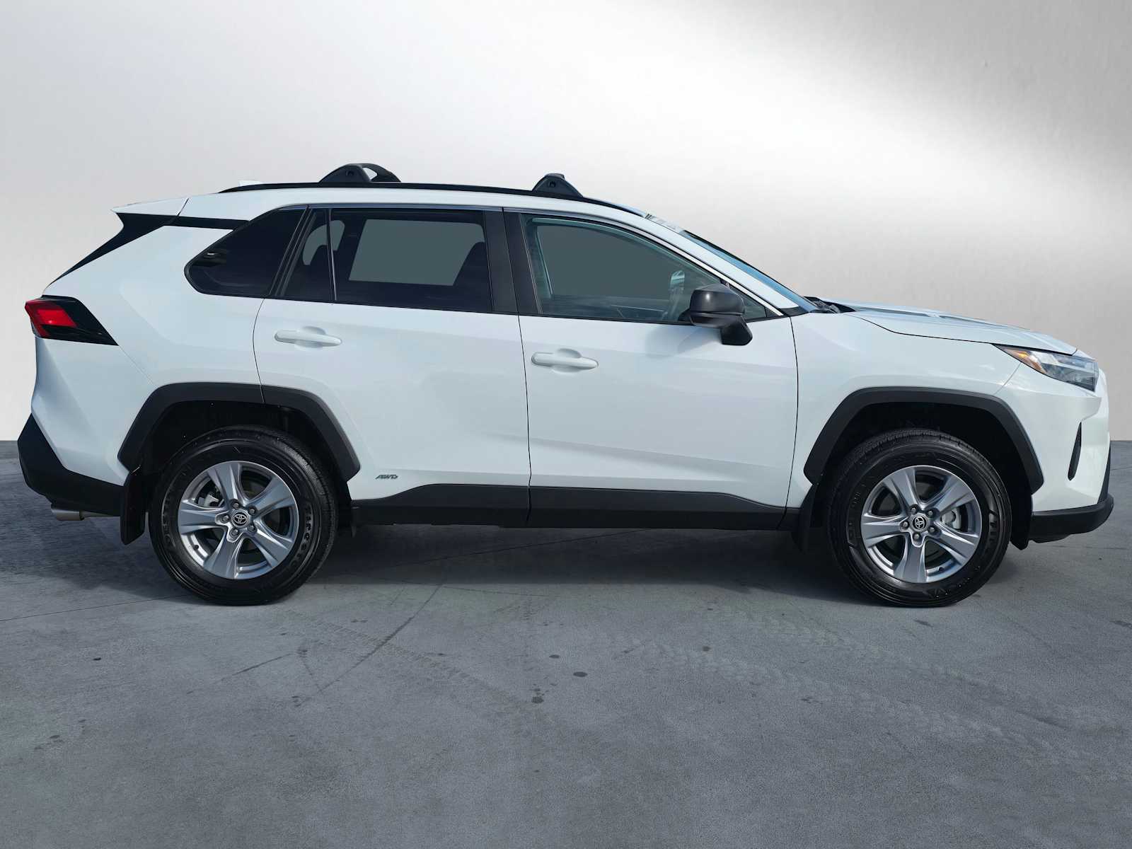 2025 Toyota RAV4 Hybrid LE photo 2