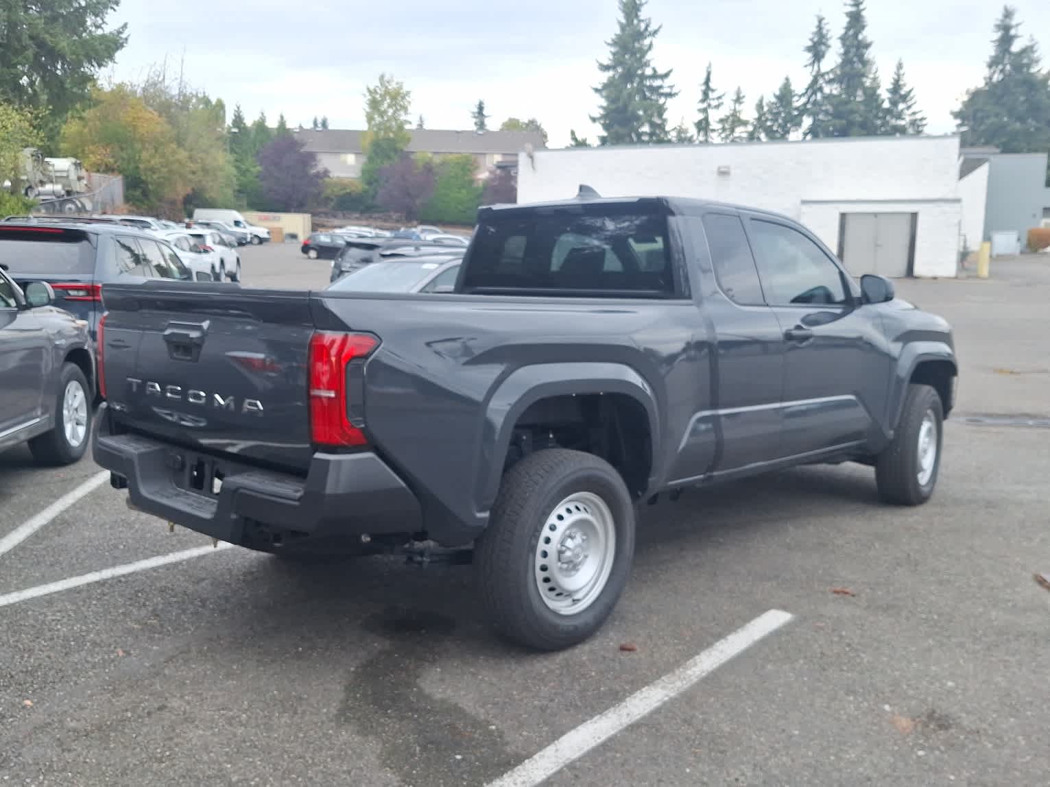 2025 Toyota Tacoma SR XtraCab photo 3