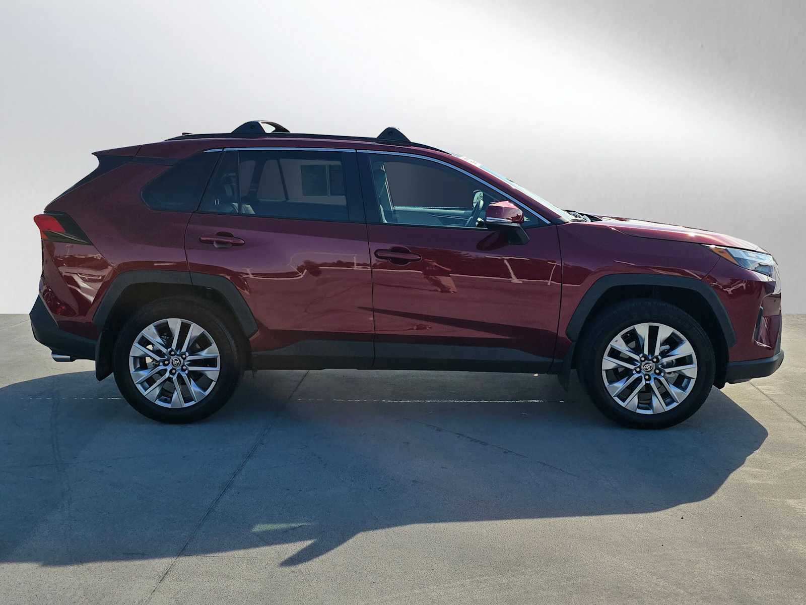 2025 Toyota RAV4 XLE Premium photo 2