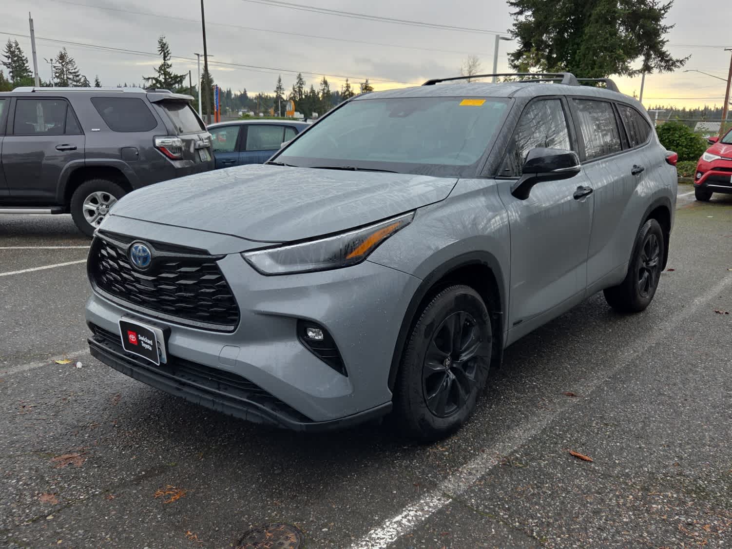 2024 Toyota Highlander Hybrid LE photo 2