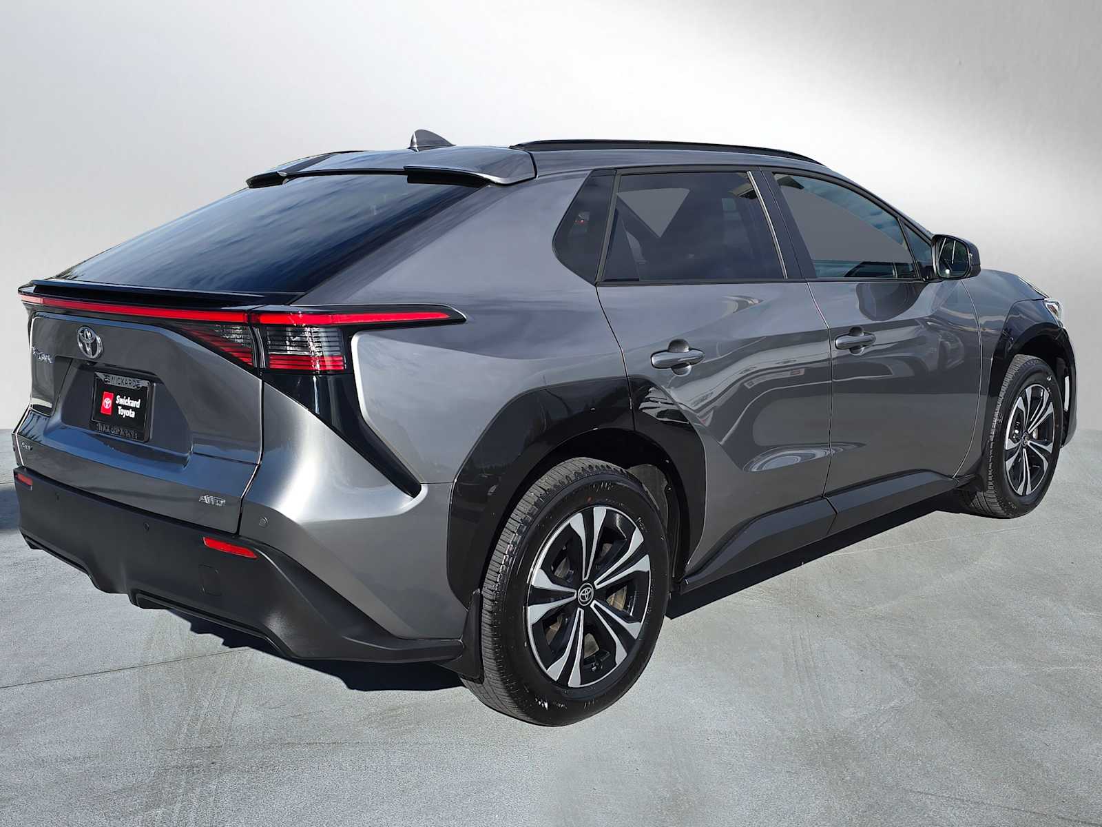 2024 Toyota bZ4X XLE photo 3