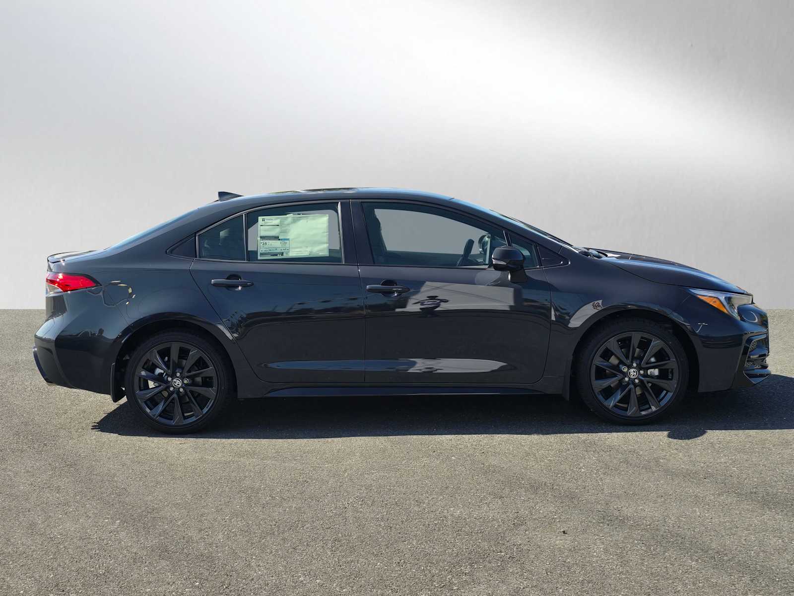 2026 Toyota Corolla SE photo 2