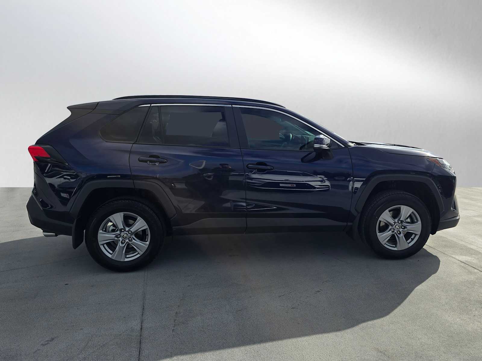 2025 Toyota RAV4 XLE photo 2