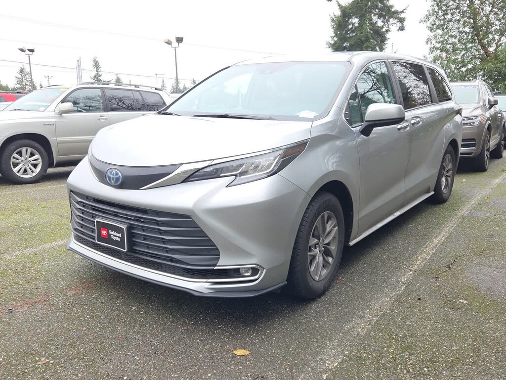 Used 2023 Toyota Sienna XLE 7 Passenger Van Passenger Van