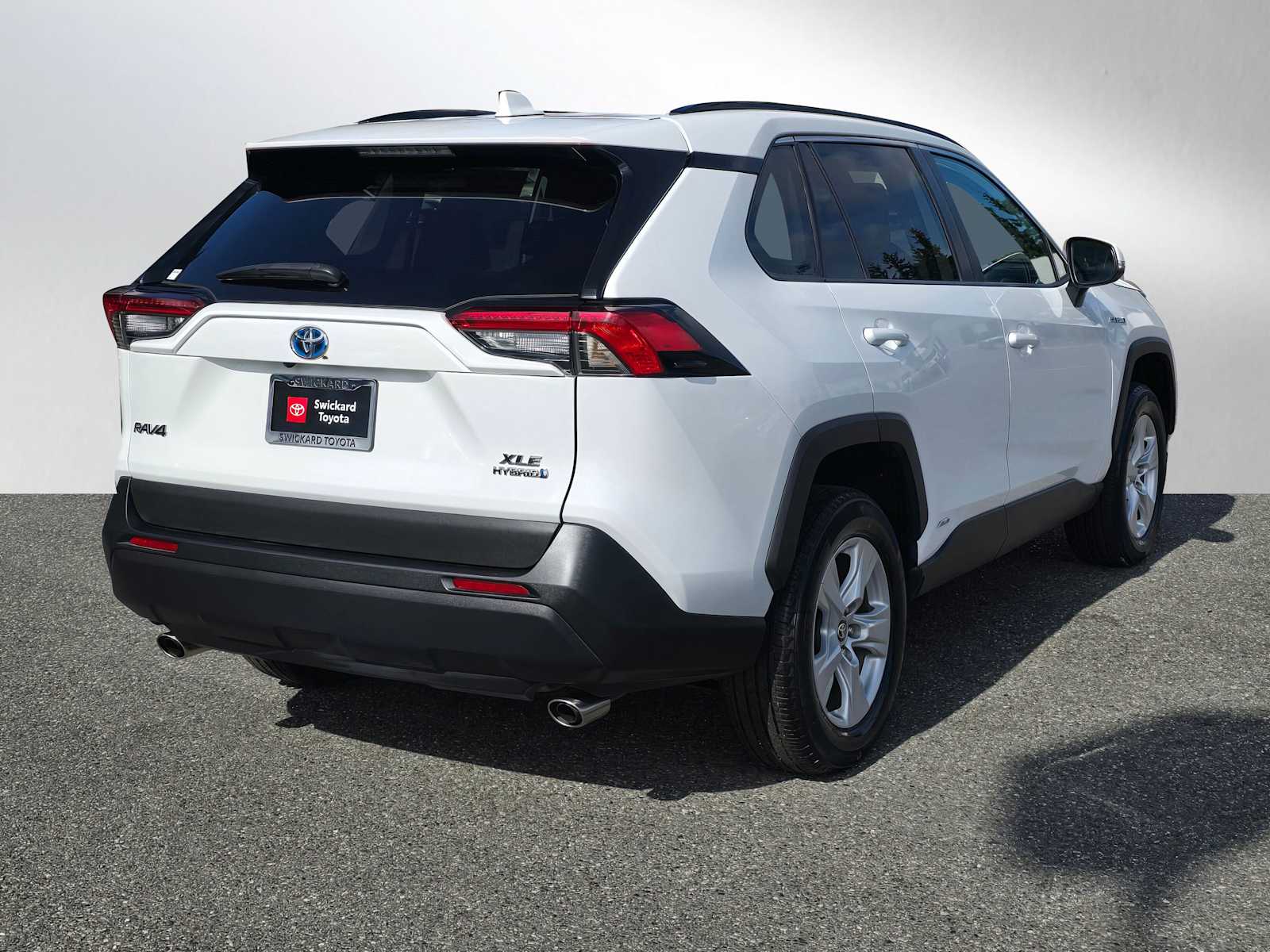 2021 Toyota RAV4 Hybrid XLE photo 2