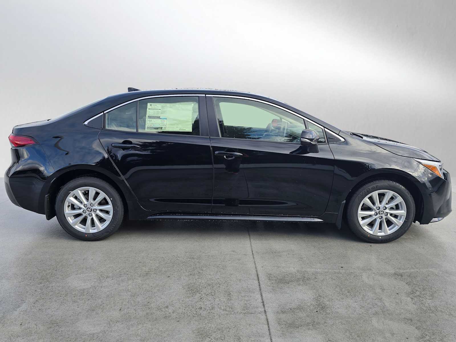 2025 Toyota Corolla Hybrid XLE photo 2