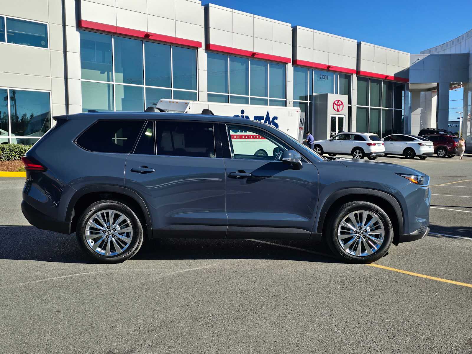 2024 Toyota Grand Highlander Platinum photo 2