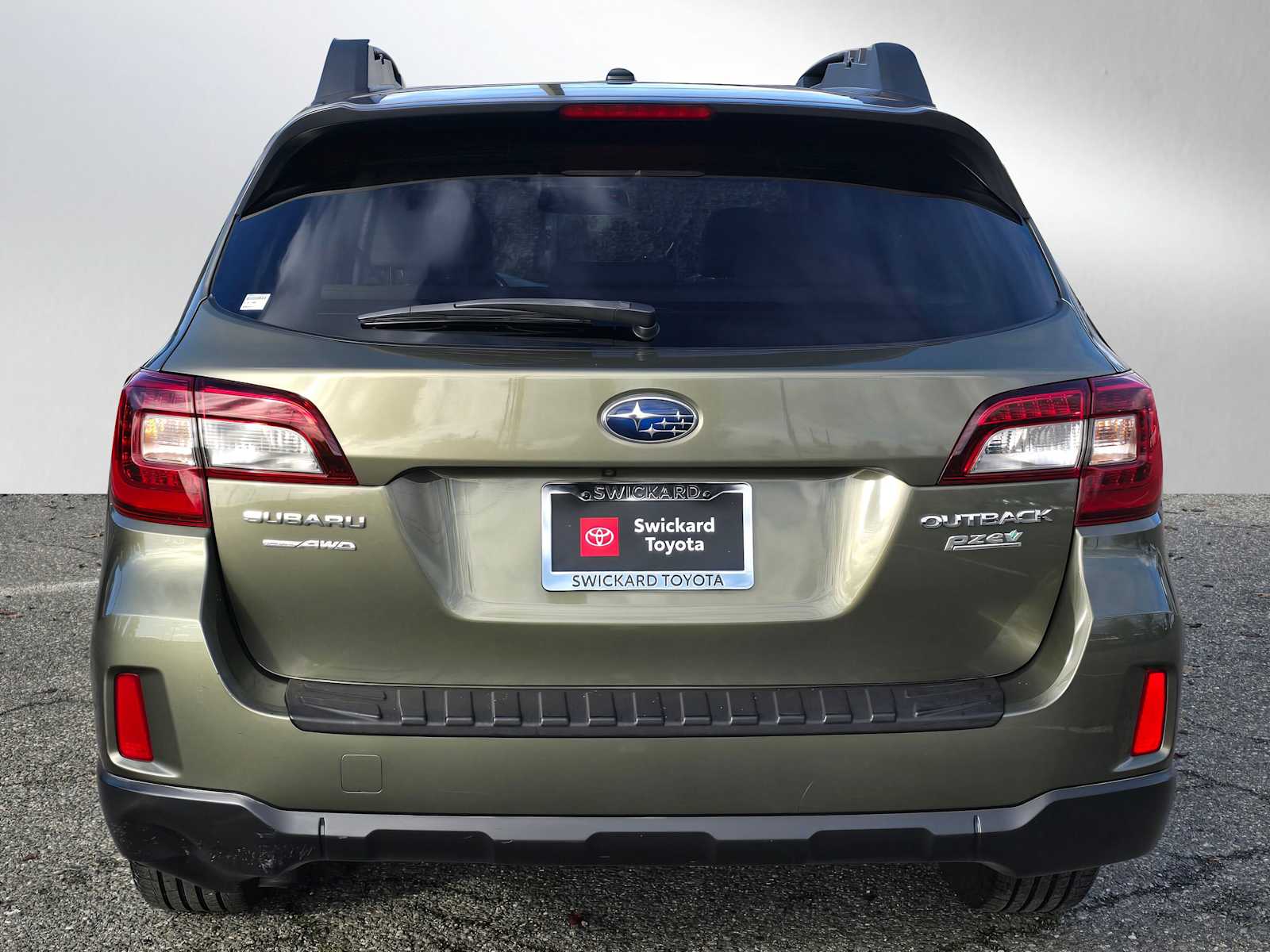 2015 Subaru Outback 2.5i Limited photo 3