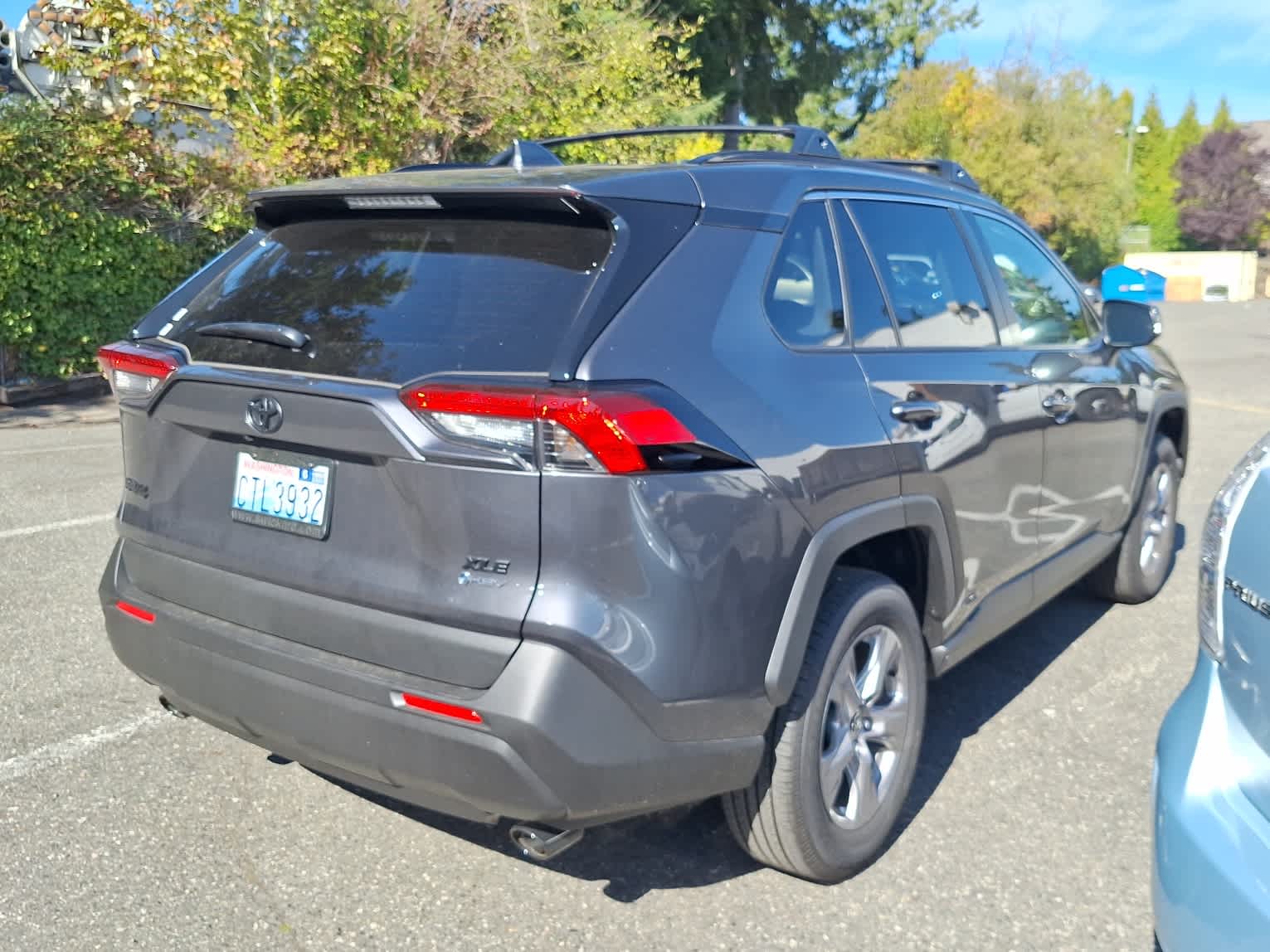 2025 Toyota RAV4 Hybrid XLE photo 2