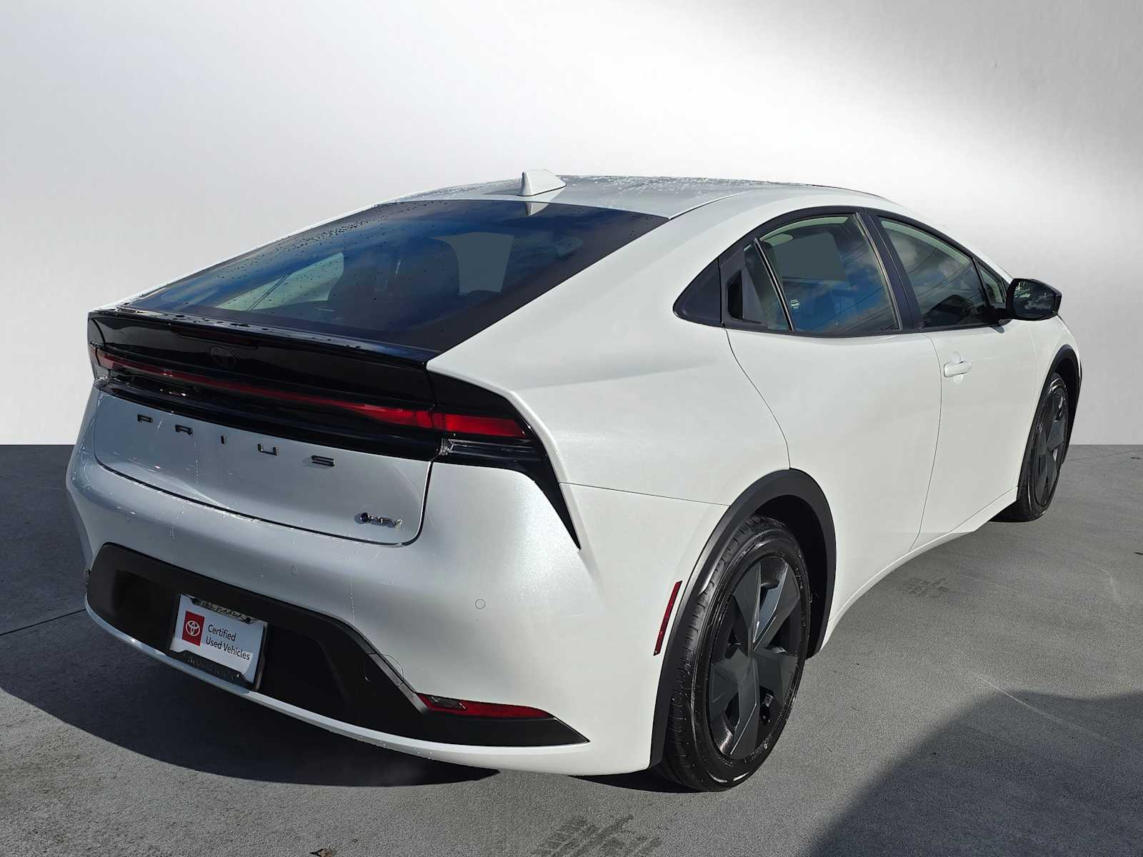 2023 Toyota Prius LE photo 3