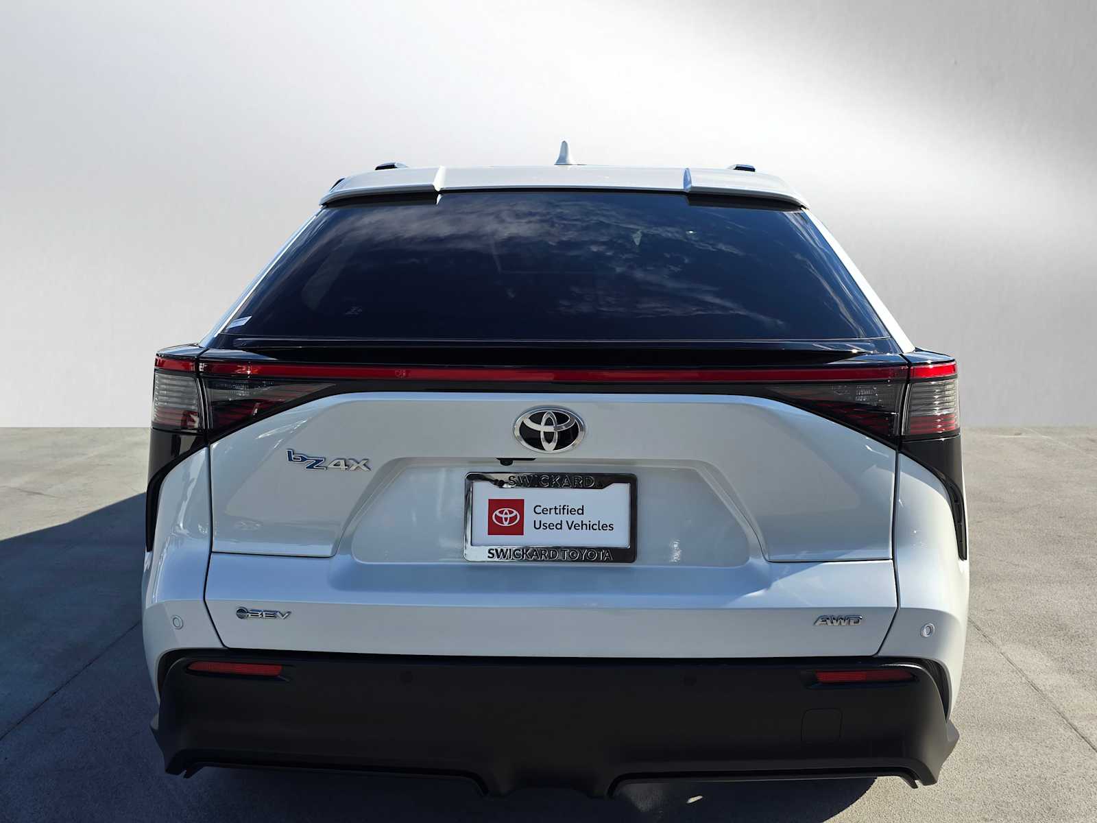 2025 Toyota bZ4X XLE photo 4