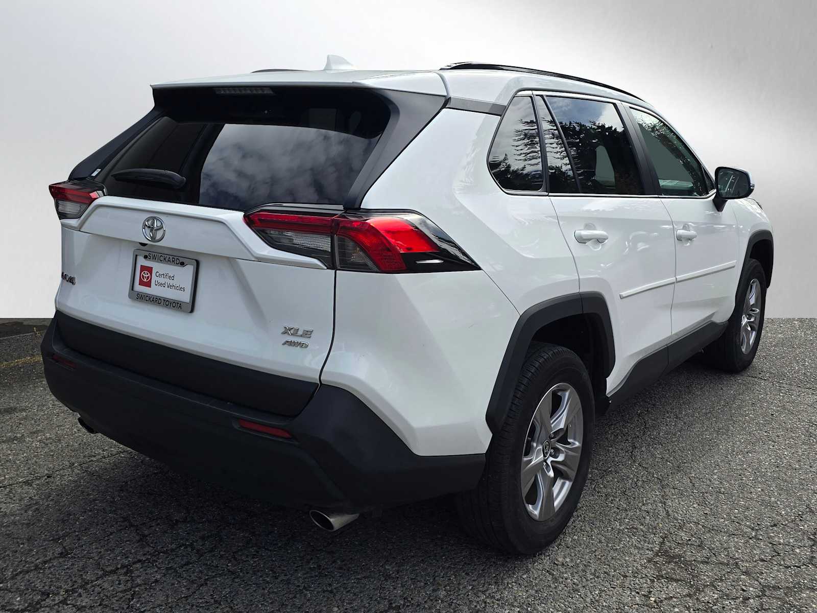 2022 Toyota RAV4 XLE photo 3
