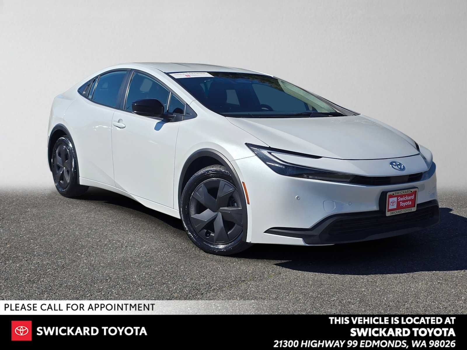 2025 Toyota Prius LE