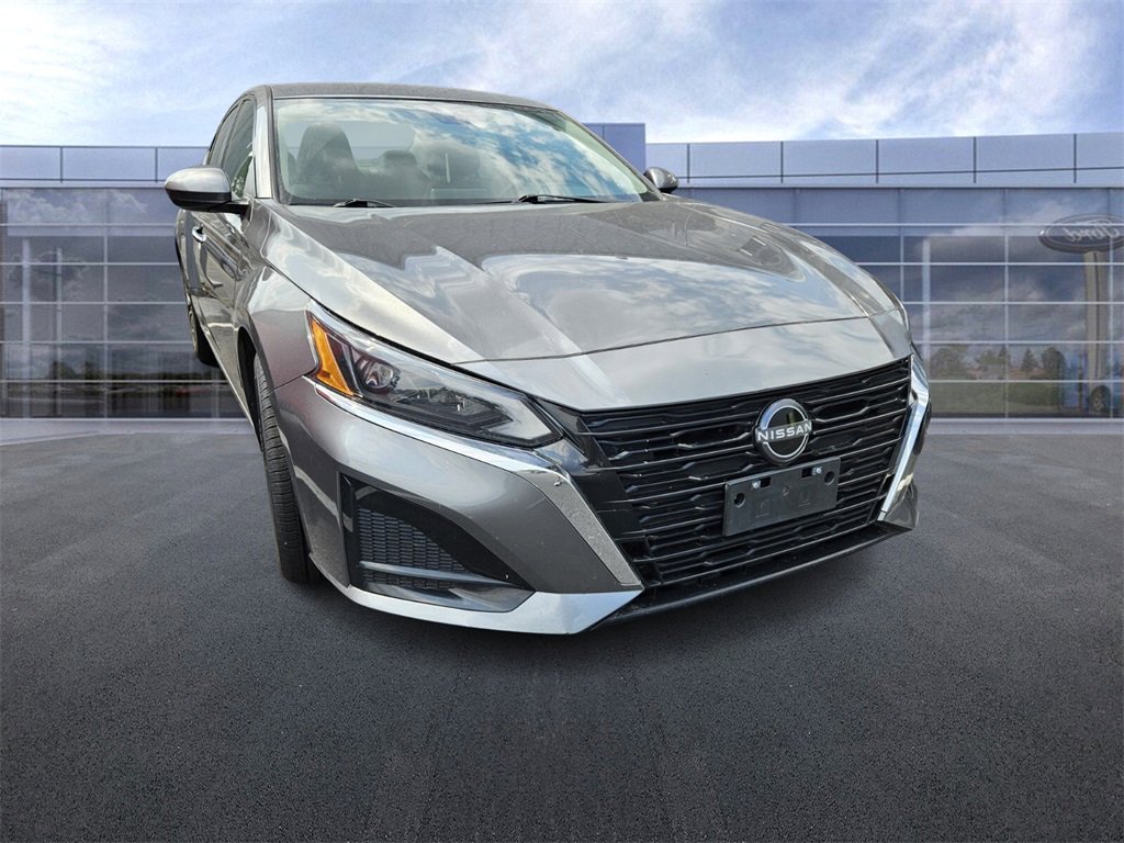 2023 Nissan Altima 2.5 SV photo 2