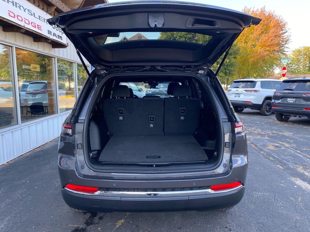 2025 Jeep Grand Cherokee Laredo - Photo 17