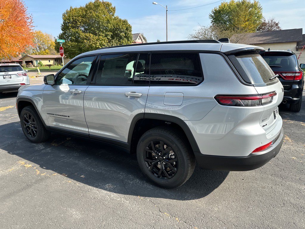 2025 Jeep Grand Cherokee Altitude X photo 4