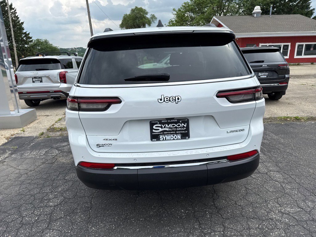 2023 Jeep Grand Cherokee Laredo photo 4