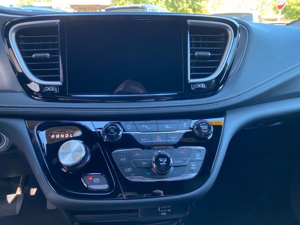 2026 Chrysler Pacifica Select - Photo 11