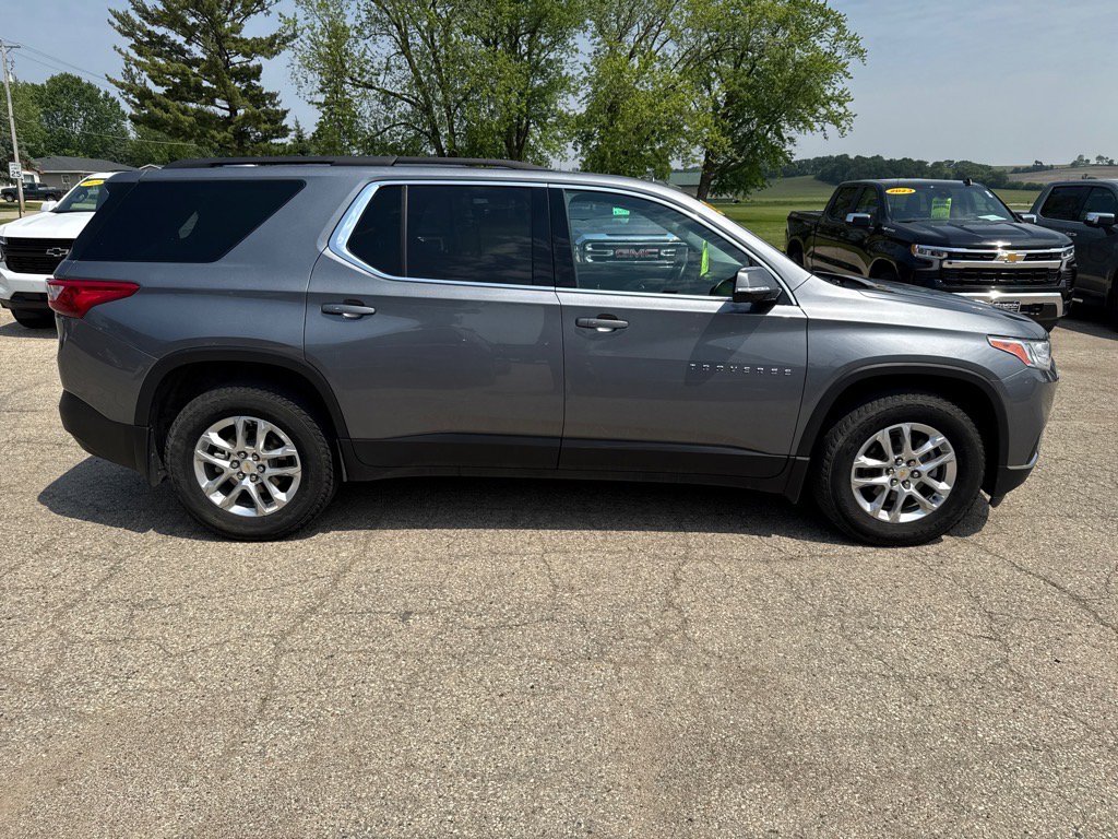 2020 Chevrolet Traverse Cloth 1LT photo 2