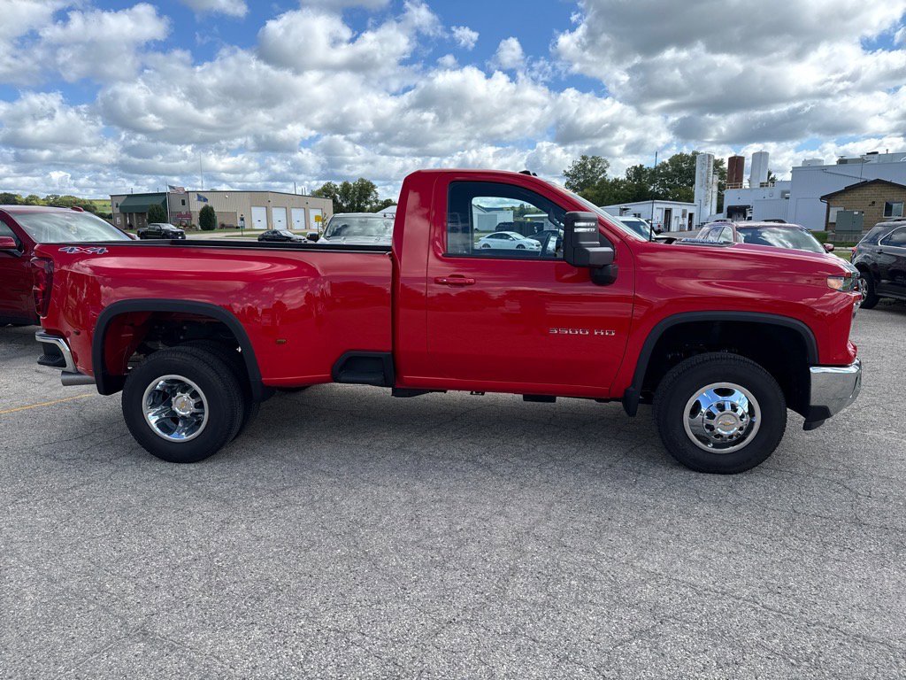 2025 Chevrolet Silverado 3500HD LT photo 2