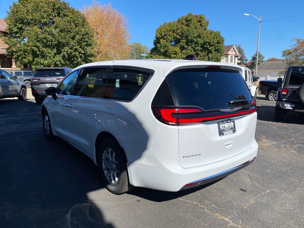 2026 Chrysler Pacifica Select - Photo 5