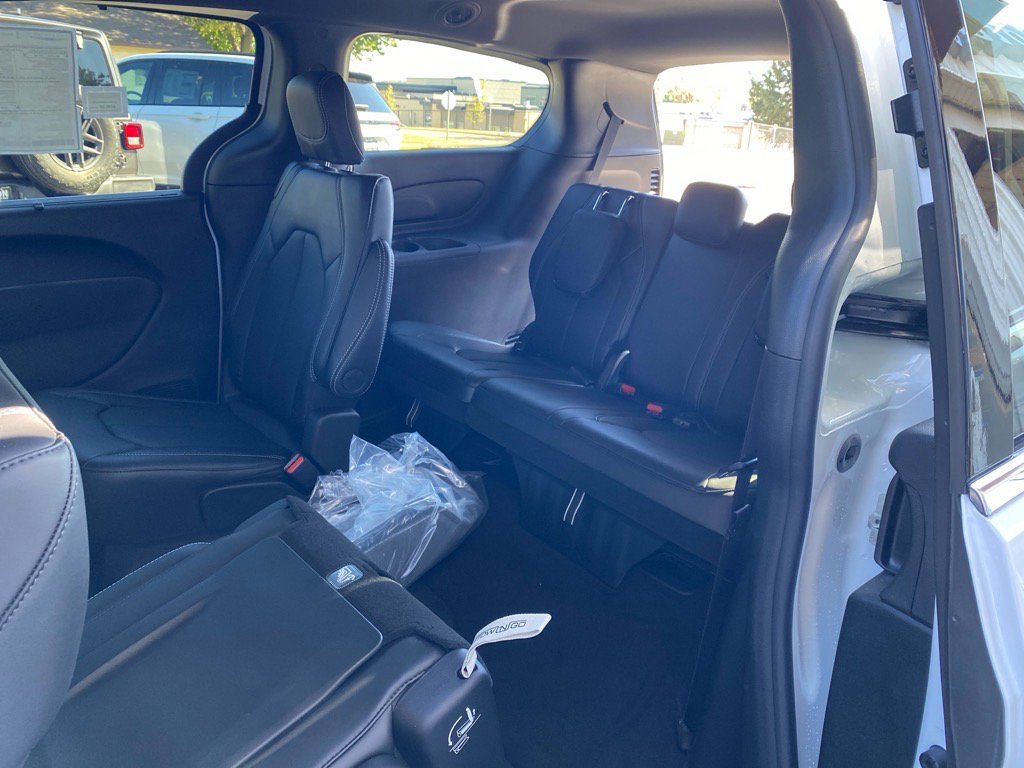 2026 Chrysler Pacifica Select - Photo 21