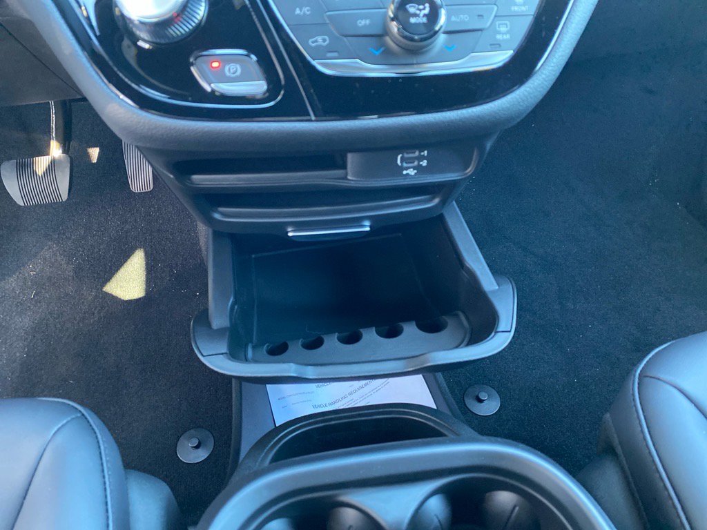 2026 Chrysler Pacifica Select - Photo 14