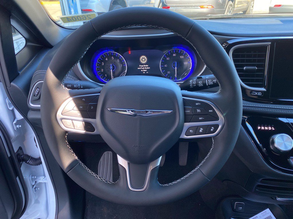 2026 Chrysler Pacifica Select - Photo 10