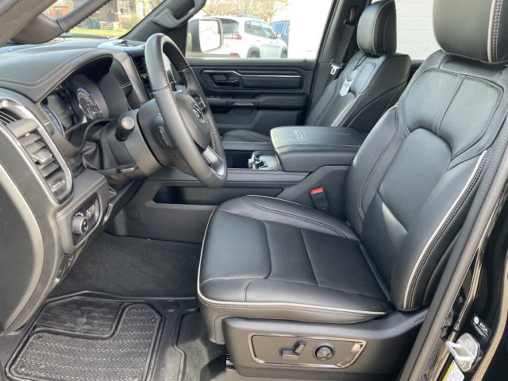 New 2022 Ram 1500 LIMITED CREW CAB 4X4 5'7 BOX For Sale New Glarus WI