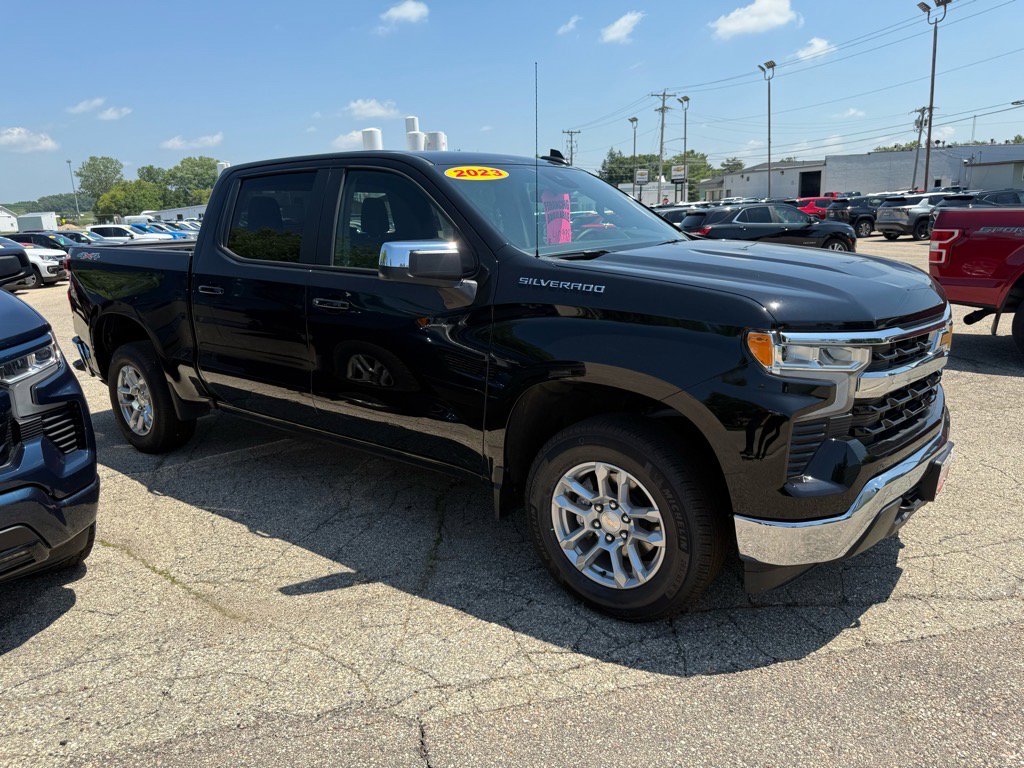 2023 Chevrolet Silverado 1500 LT photo 2