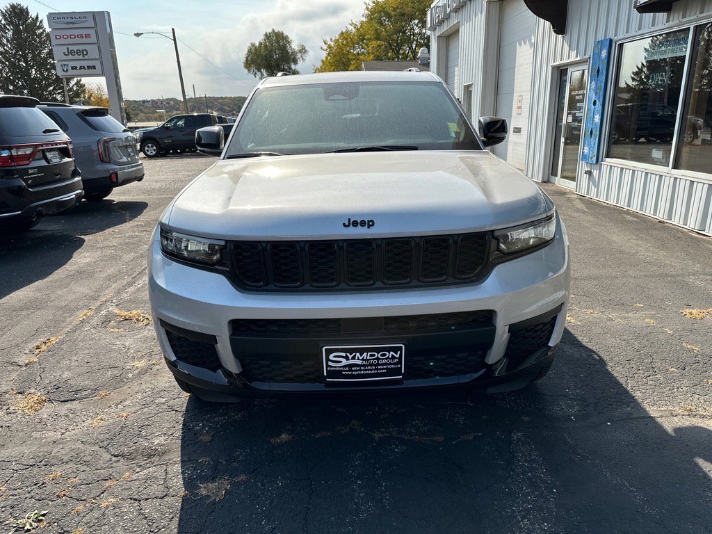 2025 Jeep Grand Cherokee Altitude X photo 2