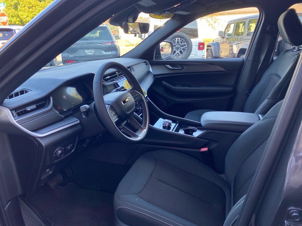 2025 Jeep Grand Cherokee Laredo - Photo 9