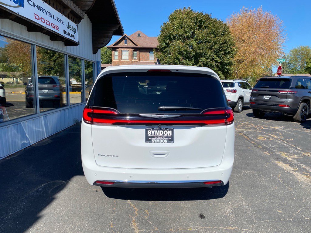 2026 Chrysler Pacifica Select - Photo 4