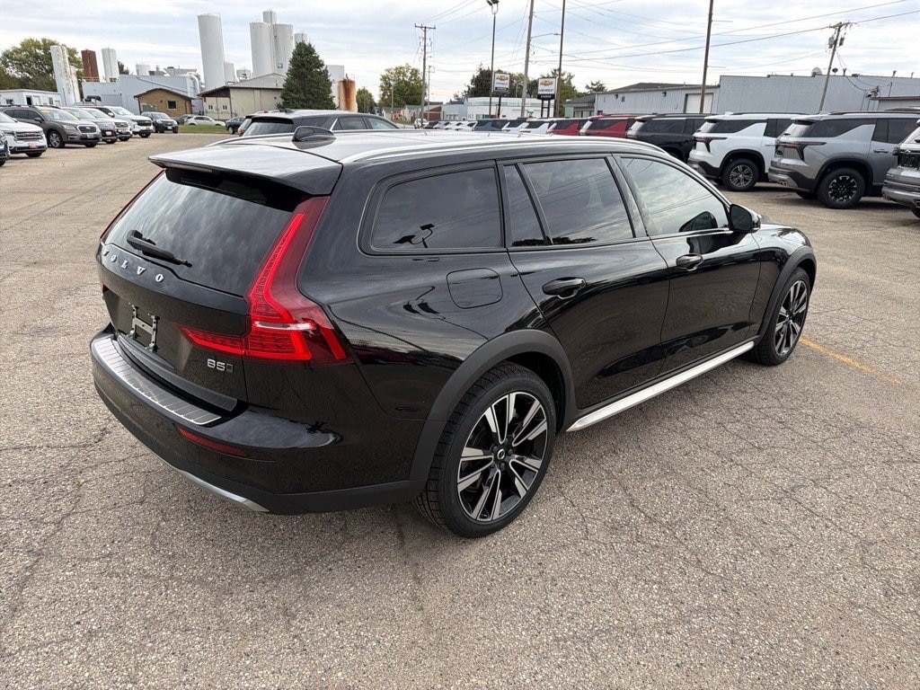 Used 2023 Volvo V60 Cross Country B5 AWD Ultimate Wagon