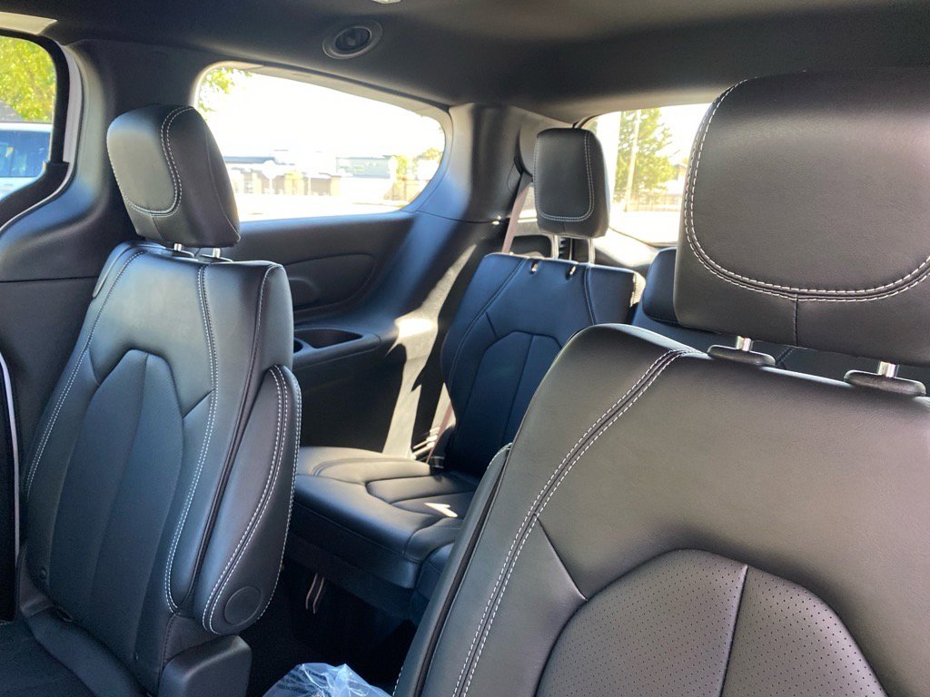 2026 Chrysler Pacifica Select - Photo 18