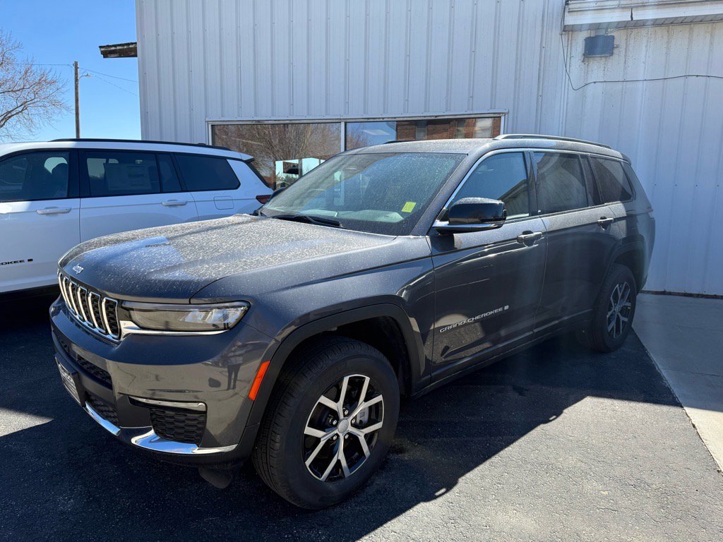 2025 Jeep Grand Cherokee L photo 3