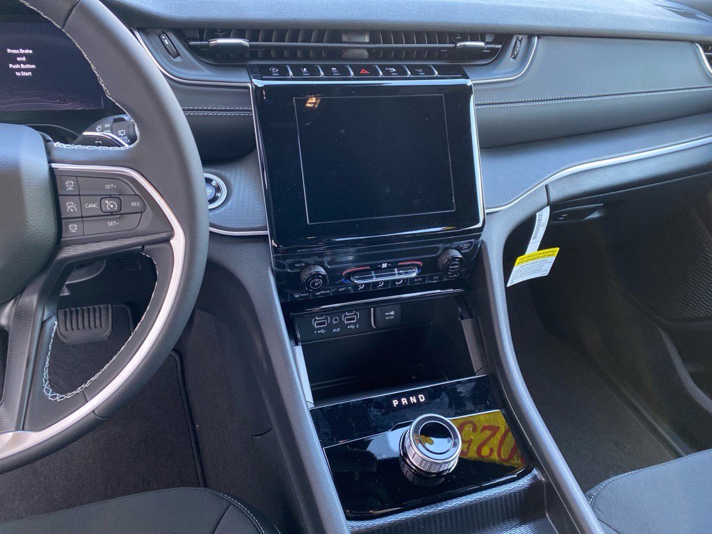 2025 Jeep Grand Cherokee Laredo - Photo 11