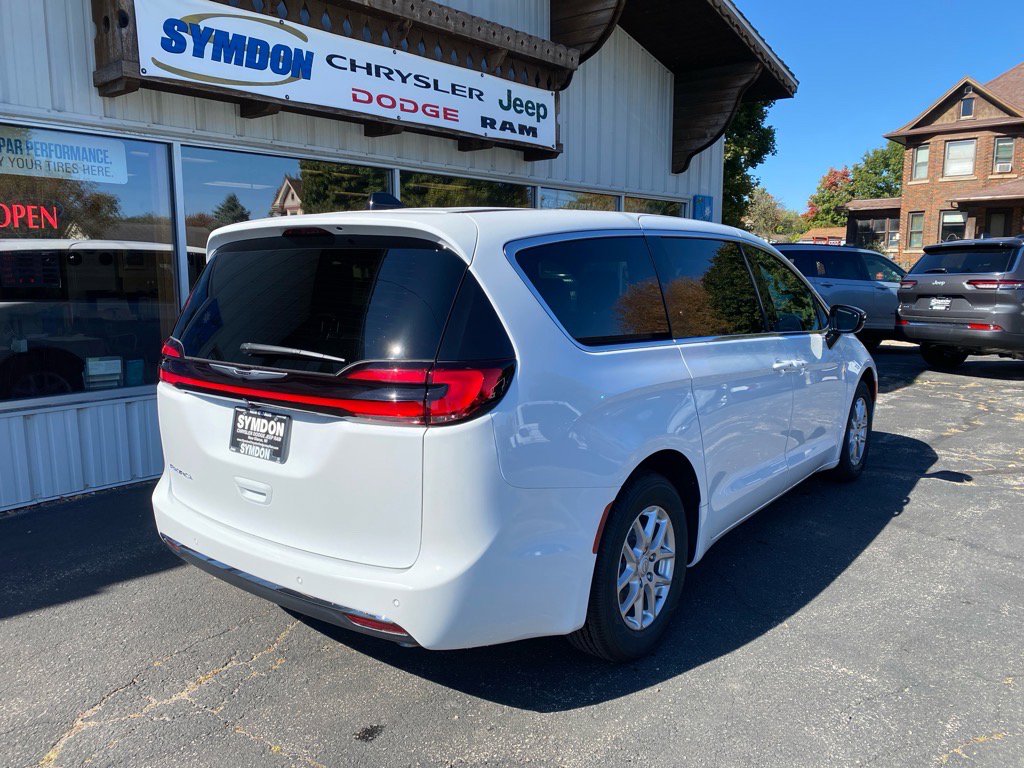 2026 Chrysler Pacifica Select - Photo 3