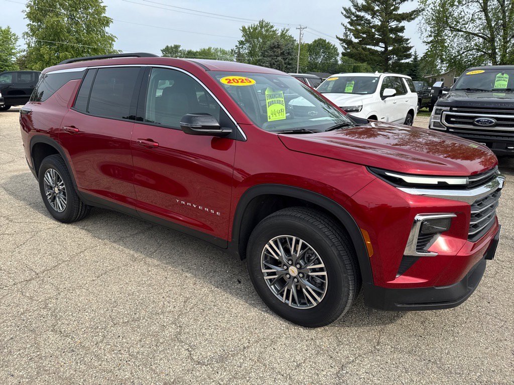 Used 2025 Chevrolet Traverse LT with VIN 1GNEVGRS5SJ133104 for sale in New Glarus, WI