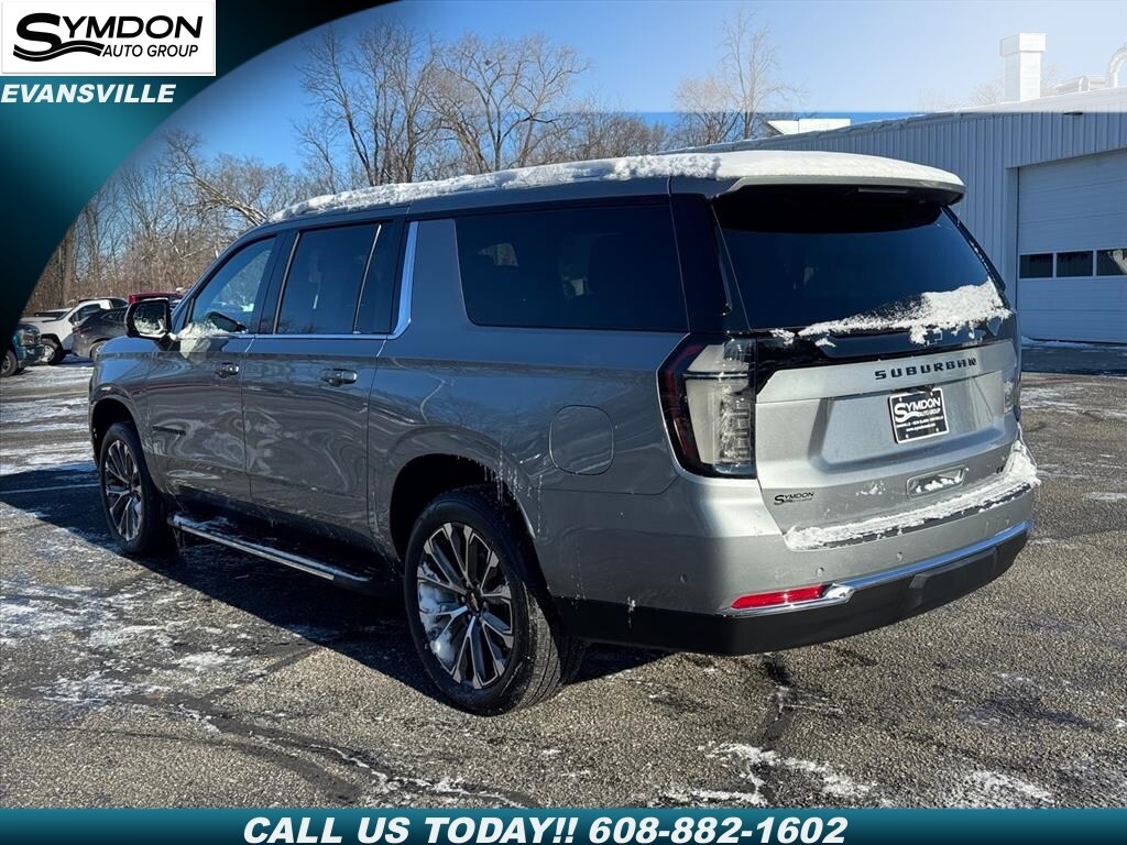 2025 Chevrolet Suburban LT photo 4