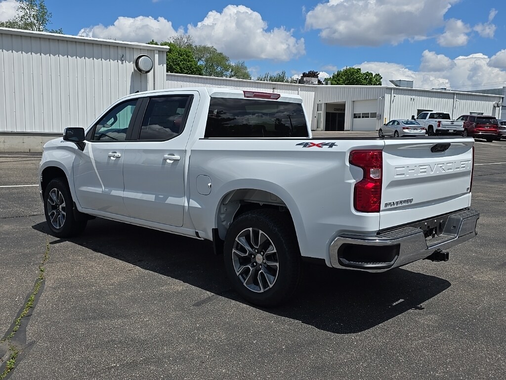 2025 Chevrolet Silverado 1500 LT photo 2