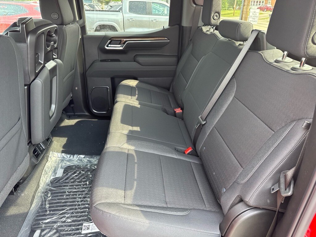 2025 Chevrolet Silverado 1500 LT photo 4