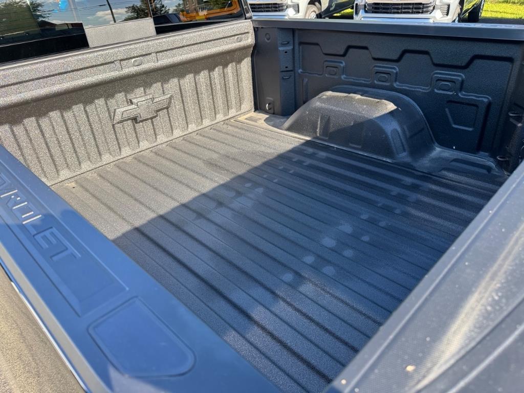 2025 Chevrolet Silverado 1500 LTZ photo 4