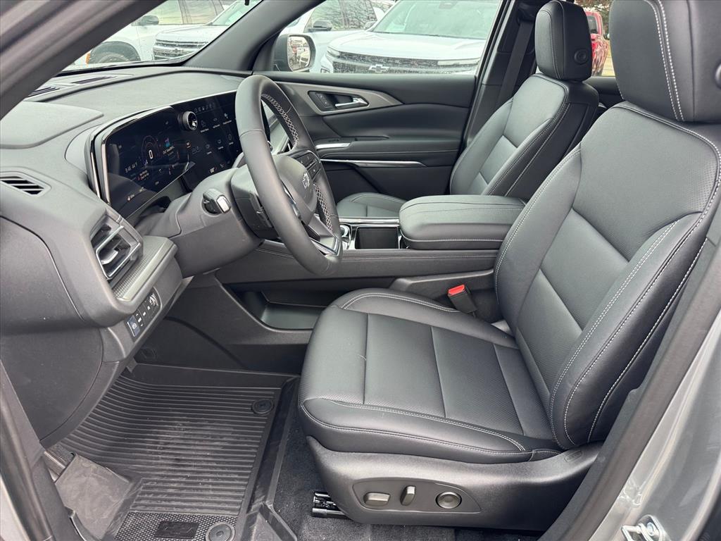 2026 Chevrolet Traverse photo 3