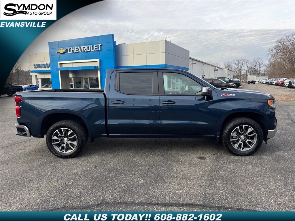 2022 Chevrolet Silverado 1500 LT photo 2