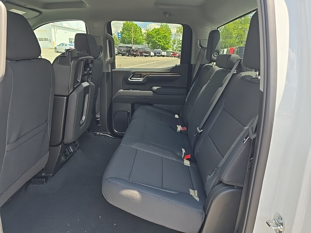 2025 Chevrolet Silverado 1500 LT photo 4