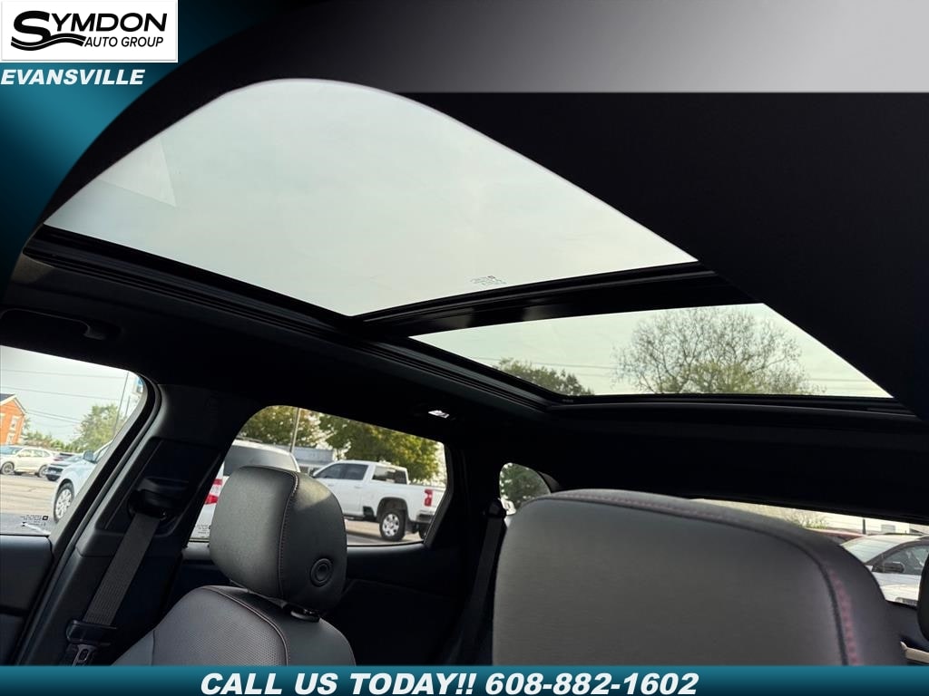 2025 Chevrolet Blazer RS photo 3